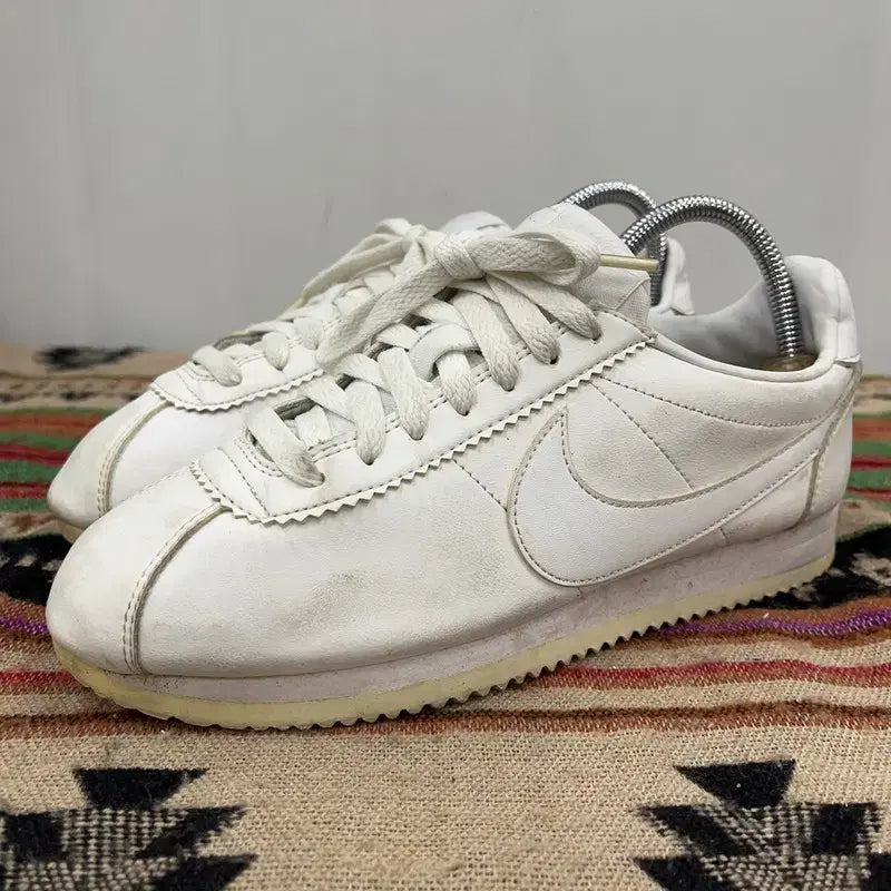 [BUNJANG] Nike Cortez White Sneakers Size 240 / 나이키 코르테즈 화이트 스니커즈 240 X02164