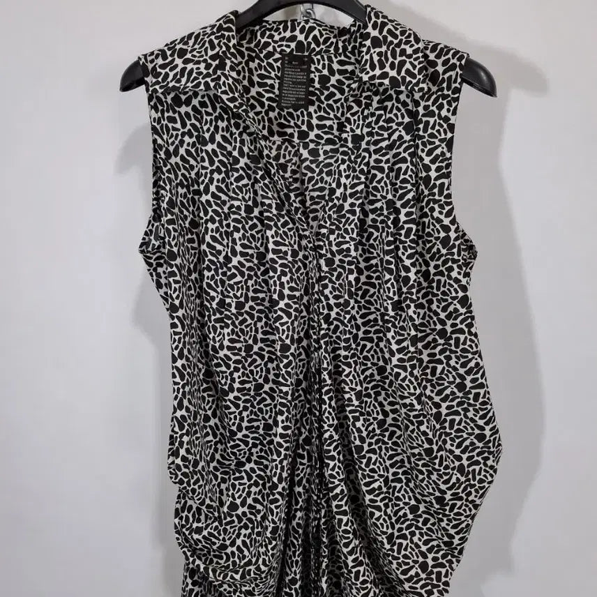 [BUNJANG] Nine West Sleeveless Blouse Black White Pattern / 나인웨스트 블라우스 민소매 블랙 화이트 패턴