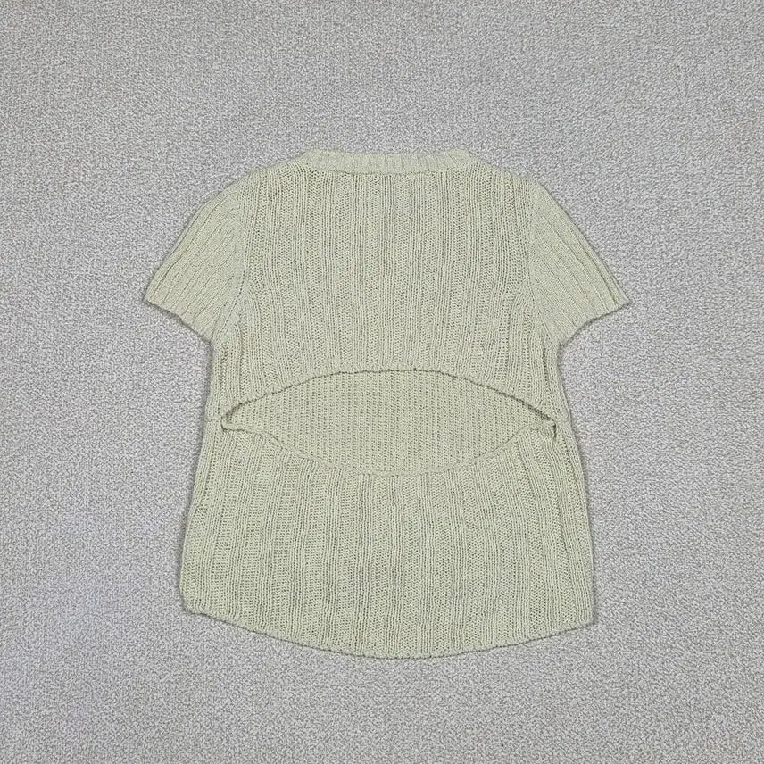 [BUNJANG] TheOpen Product Back Cut-Out Short Sleeve Knit Top / [더오픈프로덕트] 백 컷아웃 반팔 니트 | S00552