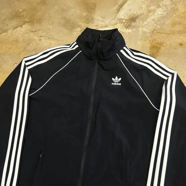 [BUNJANG] Adidas Black Windbreaker with Built-in Hood (Size M) / M 아디다스 내장후드 블랙 바람막이
