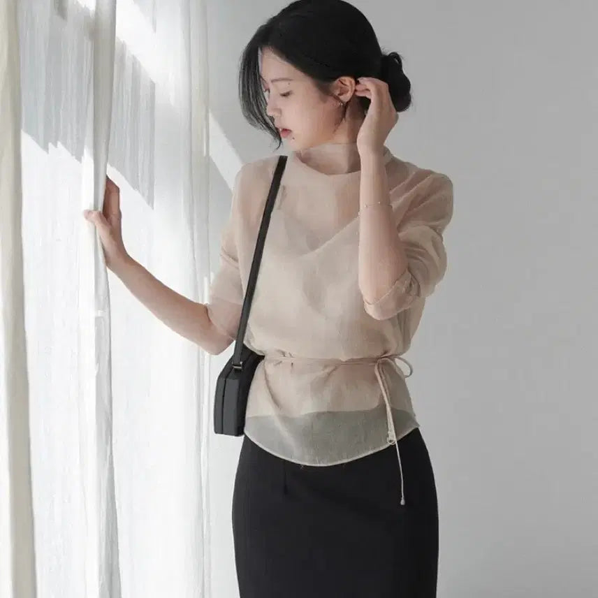 [BUNJANG] UUR Garden High Neck Blouse (Sand Beige) / uur 가든 하이넥 블라우스 (샌드베이지)