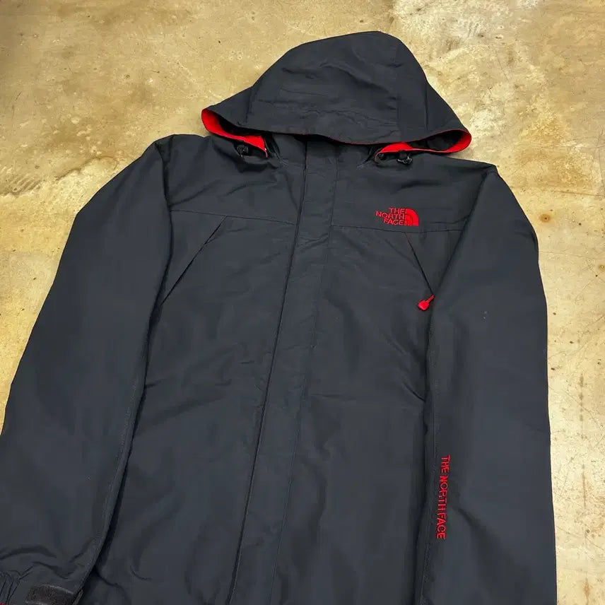 [BUNJANG] The North Face Redpoint Charcoal Hoodie Windbreaker Size 100 / 100 노스페이스 레드포인트 챠콜 후드 바람막이