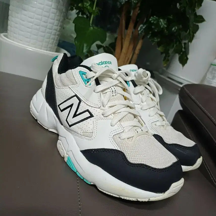 [BUNJANG] New Balance Sneakers White/Black/Mint 275 / 뉴발란스 운동화 화이트/블랙/민트 275
