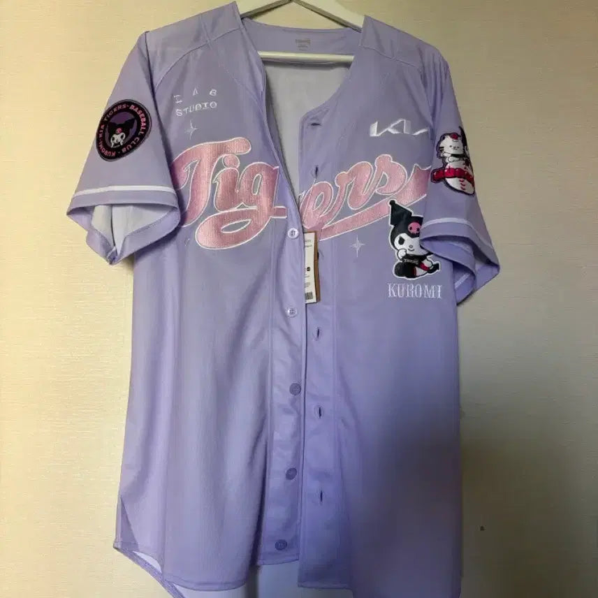 [BUNJANG] Kia Tigers Kuromi Baseball Uniform 105 Choi Ji-min / 기아타이거즈 쿠로미 야구 유니폼 105 마킹 최지민