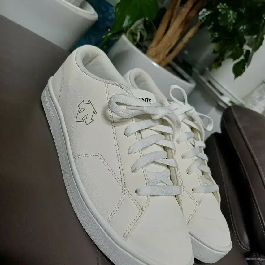 [BUNJANG] Descente White Tennis Sneakers Size 270 / 데상트 스니커즈 화이트 270