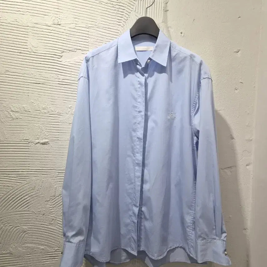 [BUNJANG] Wooi Sky Blue Hidden Button Shirt / 우이 하늘색 히든버튼 셔츠