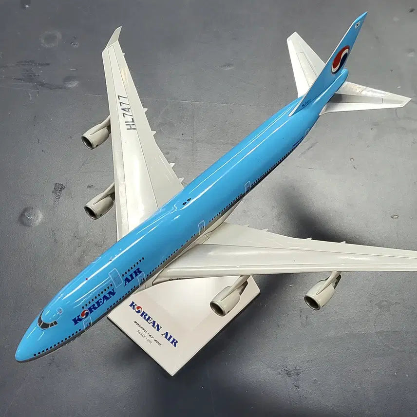 [BUNJANG] JC Wings Korean Air Boeing 747-400 1:200 Scale Model Airplane / JC Wings 대한항공 보잉 747-400 1:200 모형비행기 팝니다
