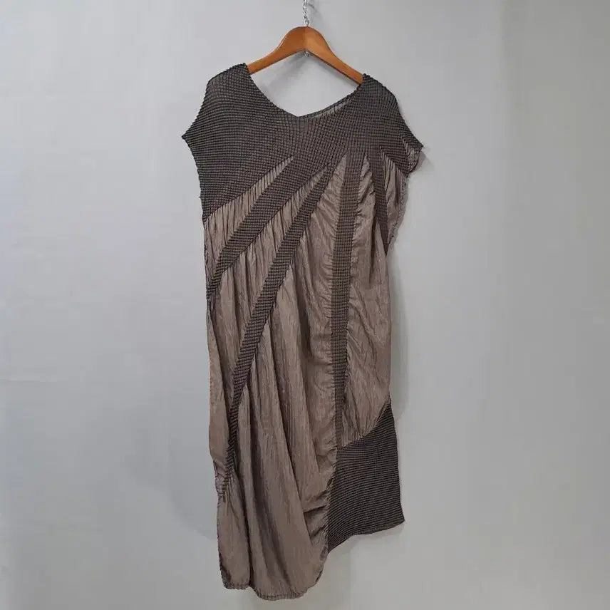 [BUNJANG] Brown Pleated Two-Tone Colorblock Asymmetrical Dress / 브라운 주름 투톤 배색 디자인 언발 원피스