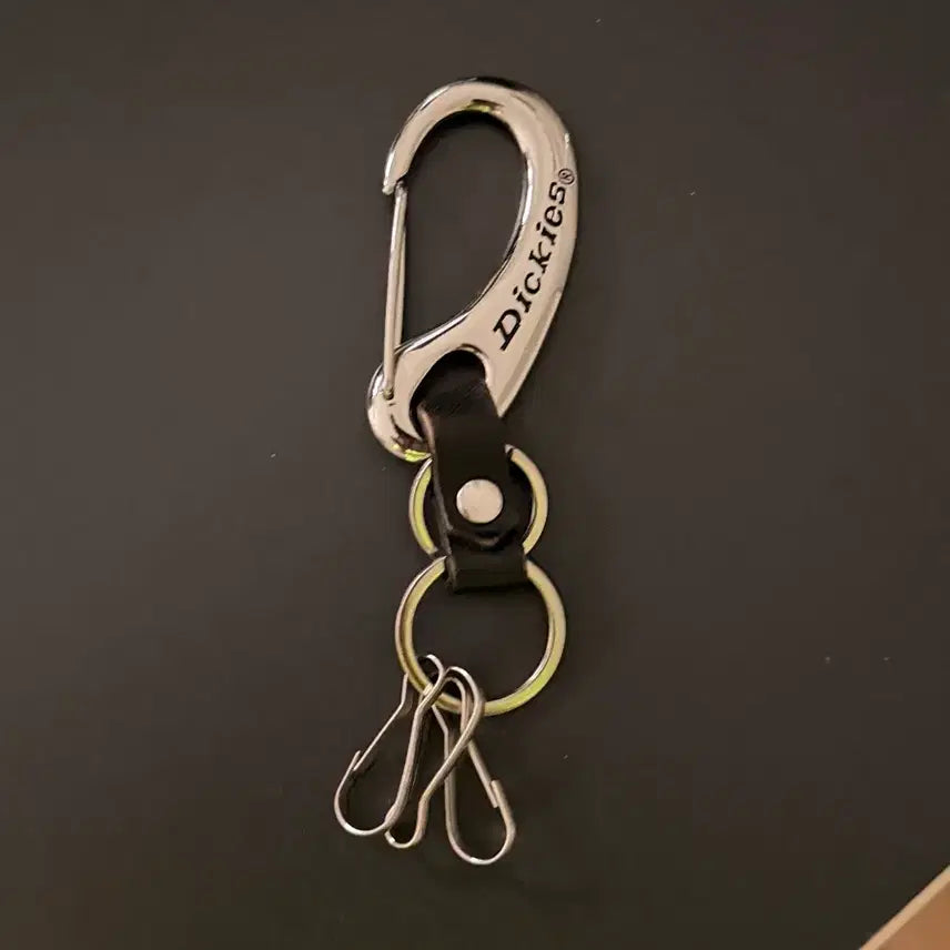 [BUNJANG] Dickies Carabiner Keyring / 디키즈 카라비너 키링