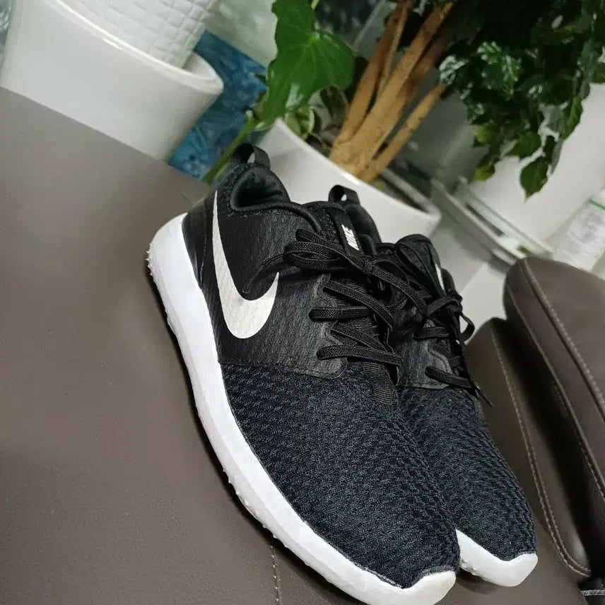 [BUNJANG] Nike Roshe Run Black White Sneakers / 나이키 로쉬런 검흰 운동화250~260