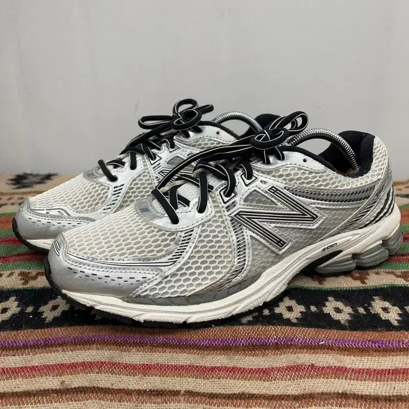 [BUNJANG] New Balance 860v2 Sneakers / 뉴발란스 860v2 스니커즈 운동화 265 X02168