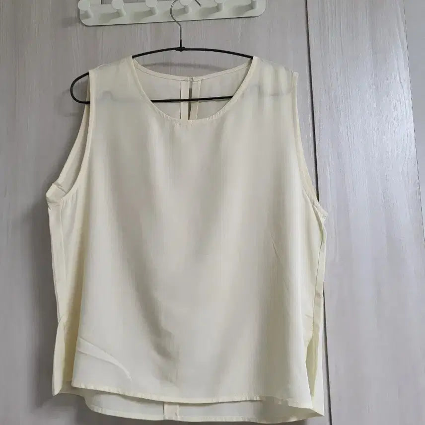 [BUNJANG] A.Che.Rys Sleeveless Blouse / 에크리스 슬리브리스 블라우스