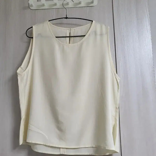 [BUNJANG] A.Che.Rys Sleeveless Blouse / 에크리스 슬리브리스 블라우스