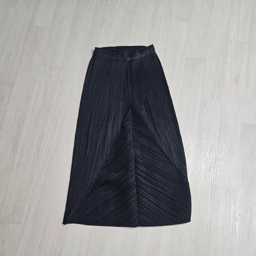[BUNJANG] Pleats Please Triangle Skirt Black Size 3 / 플리츠플리즈 트라이앵글 스커트 블랙 3사이즈
