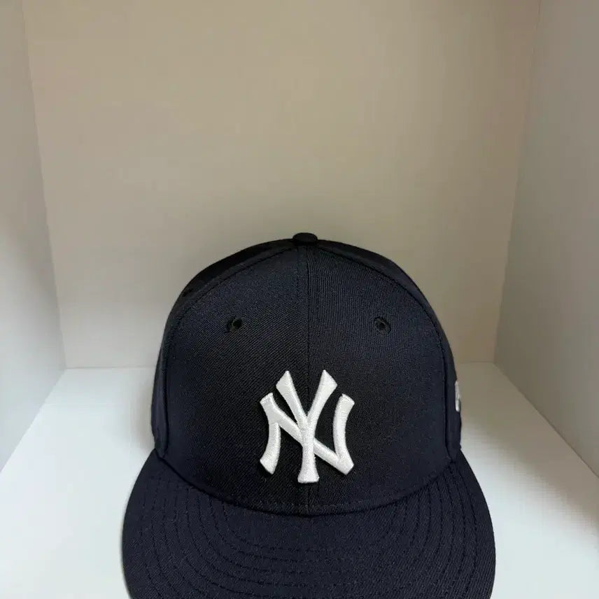 [BUNJANG] New Era MLB New York Yankees Logo Embroidered Navy Ball Cap / 뉴에라 볼캡 모자 한번 사용