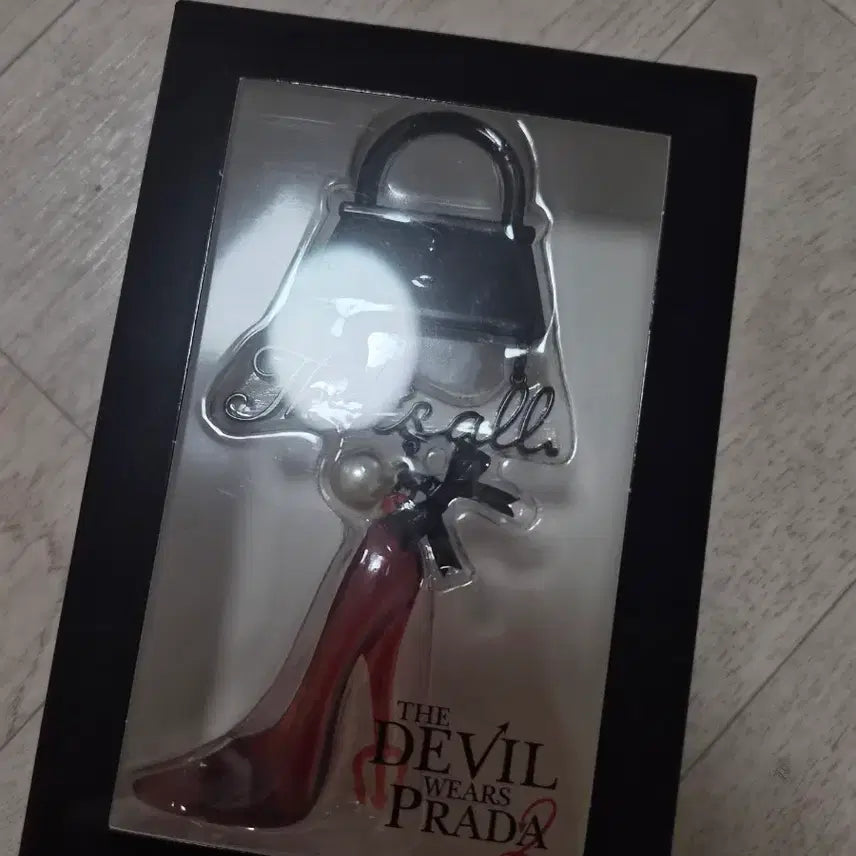 [BUNJANG] The Devil Wears Prada 2 Goods Keychain / 악마는 프라다를 입는다 2 굿즈 키링