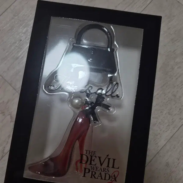 [BUNJANG] The Devil Wears Prada 2 Goods Keychain / 악마는 프라다를 입는다 2 굿즈 키링