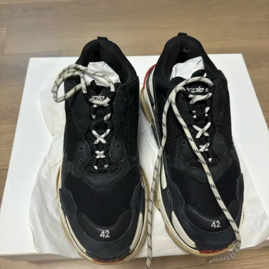[BUNJANG] Balenciaga Triple S Black Size 42 / 발렌시아가 트리플s 블랙 42 사이즈 팝니다.