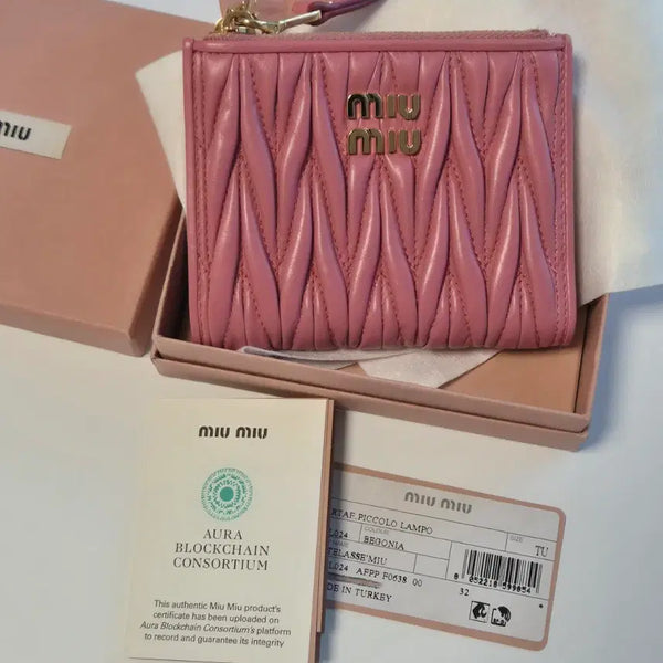 [BUNJANG] Miu Miu Matelassé Nappa Bi-fold Wallet / 미우미우스몰 마테라쎄 나파 반지갑 (오늘만 이 가격)