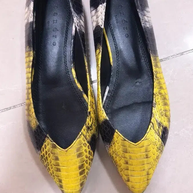 [BUNJANG] Sandro "Vampire" Pattern Flat Shoes Yellow/Black / 산드로 뱀피 패턴 플랫슈즈 옐로우/블랙