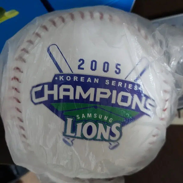 [BUNJANG] Samsung Lions 2005 Korean Series Championship Baseball with Oh Seung-hwan Autograph / 삼성 라이온즈 2005 코리안 시리즈 우승 기념 야구공