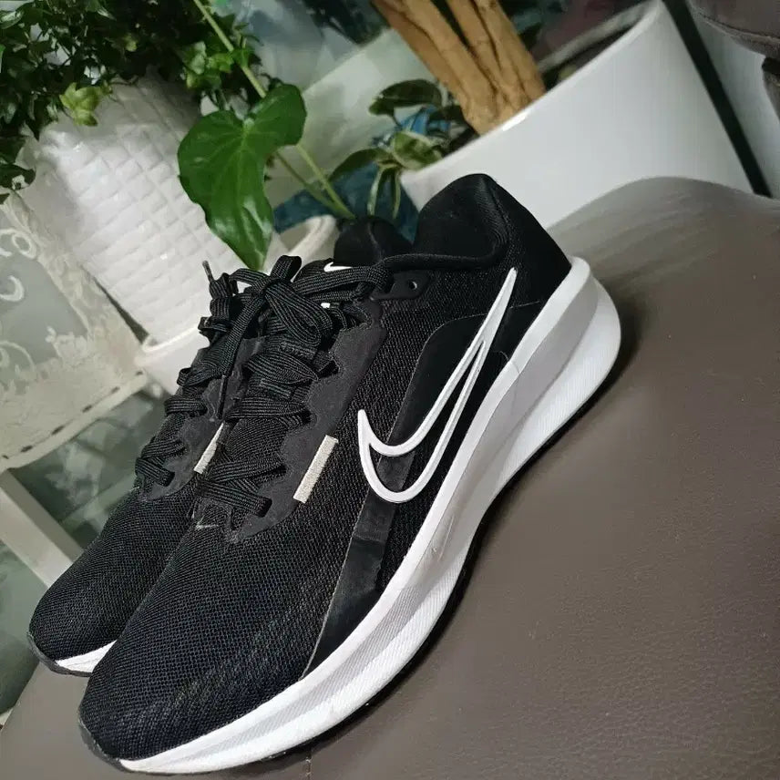 [BUNJANG] Nike Running Shoes Black/White Size 255 / 나이키 운동화 검정/흰색 255