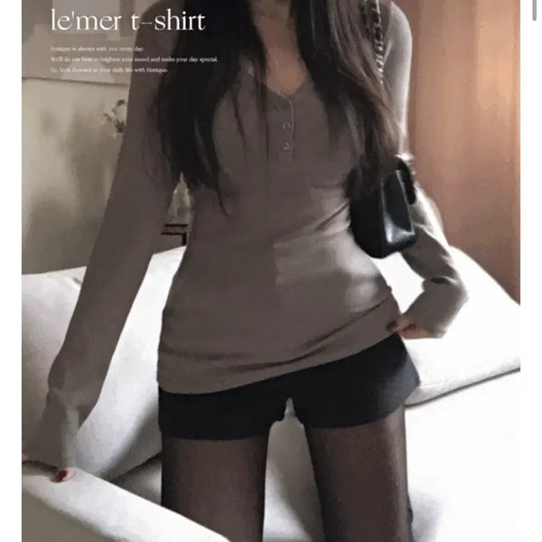 [BUNJANG] HINIQUE Rumer V-Neck Button Detail T-Shirt / 히니크 [단독진행!컬러추가!] 르머 티셔츠