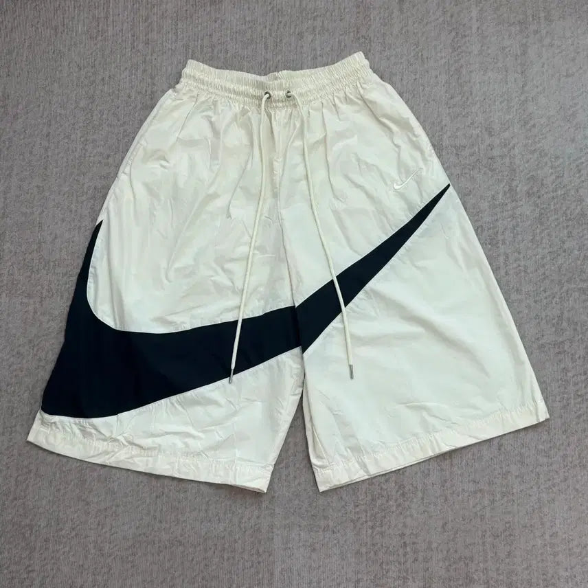 [BUNJANG] Nike Big Swoosh Bermuda Shorts Ivory S / 나이키 빅스우시 버뮤다 아이보리 S