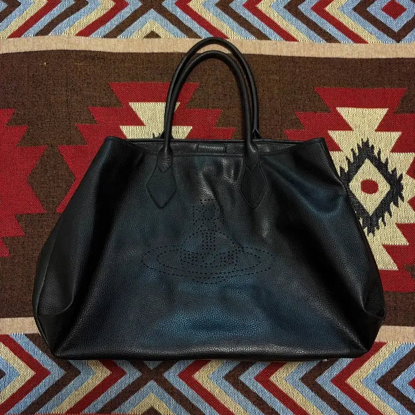 [BUNJANG] Vivienne Westwood Punching Logo Big Tote Bag Black / OS) 비비안웨스트우드 펀칭 로고 빅 토트백 블랙