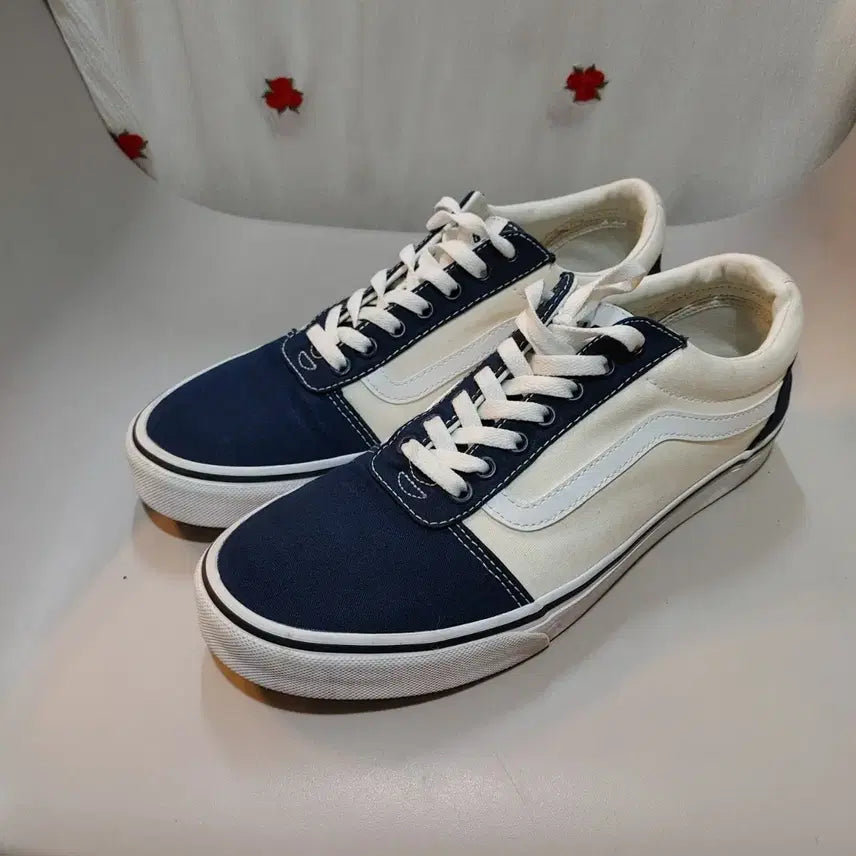 [BUNJANG] Vans Old Skool Navy/Ivory 285mm Sneakers / 반스 올드스쿨 네이비/아이보리 285mm
