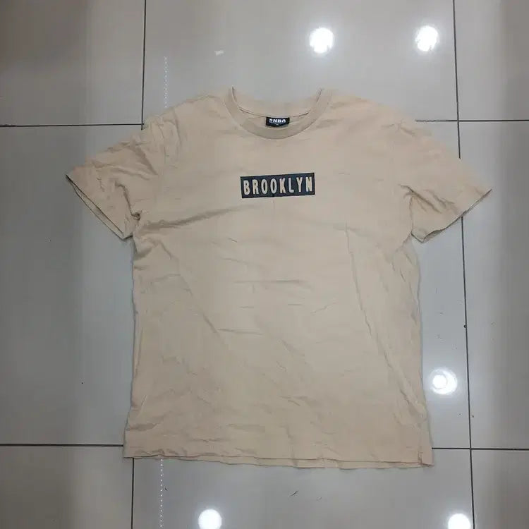 [BUNJANG] NBA Brooklyn Nets Beige T-Shirt XL / NBA 브루클린 XL 베이지반팔 오염 중고 가슴55총70어깨48팔20