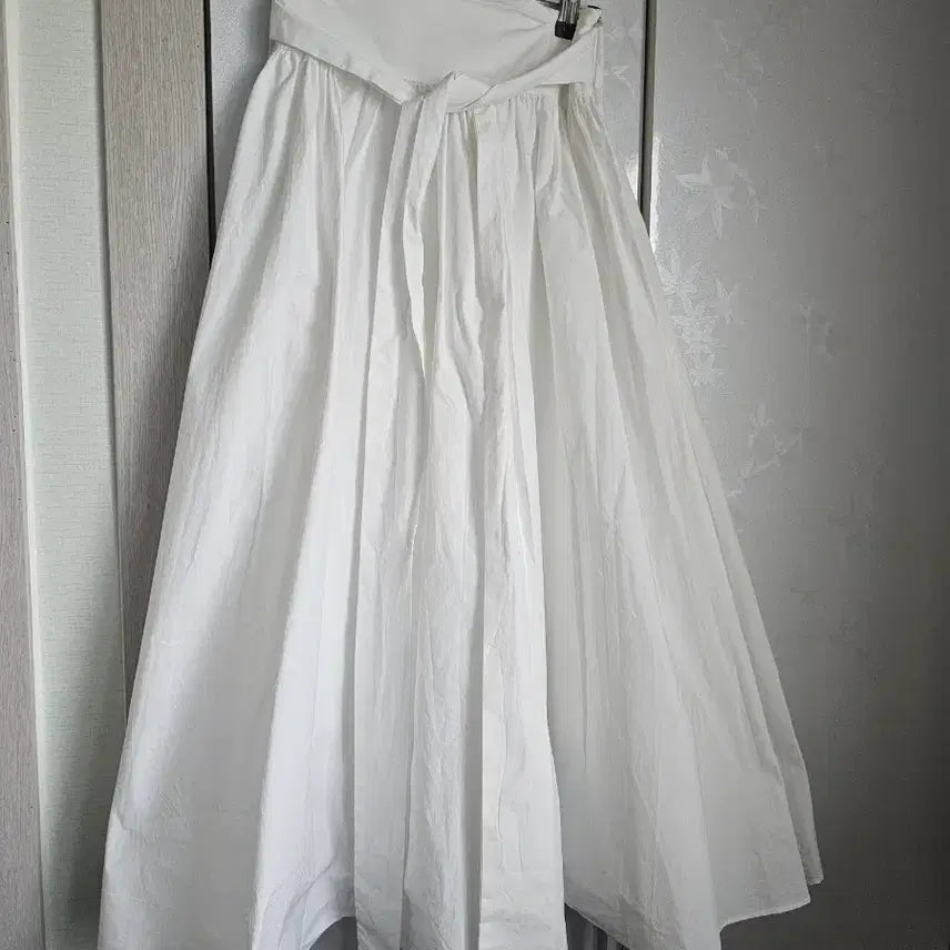[BUNJANG] White Long Skirt with Pintuck and Ribbon Detail / 화이트 롱 스커트 핀턱 리본