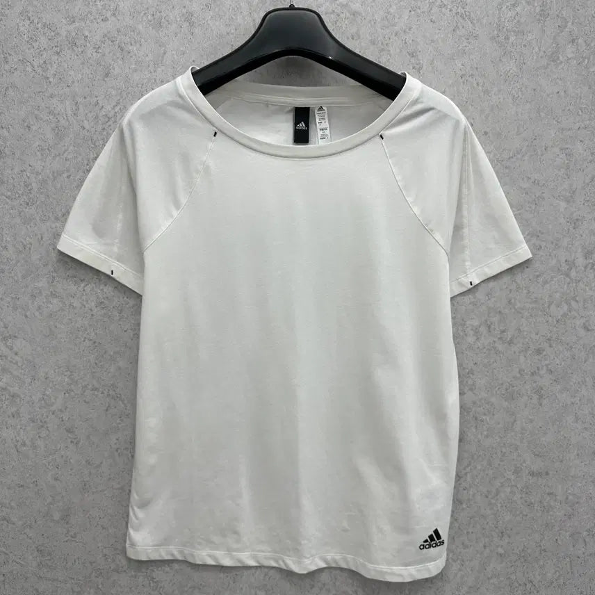 [BUNJANG] Adidas Men's Functional Half-Sleeve T-Shirt Wide Neck Size 95 / 95 아디다스 남자 와이드넥 기능성 반팔 티셔츠