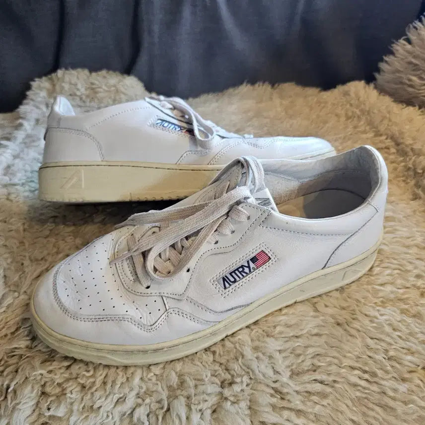[BUNJANG] Otrito Medalist Leather Low Top Sneakers / 290 오트리 메달리스트 레더 로우