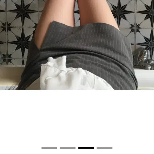[BUNJANG] Our Cabinet Stripe A-Line Skirt / 아워캐비넷 슬릿 스트라이프 스커트