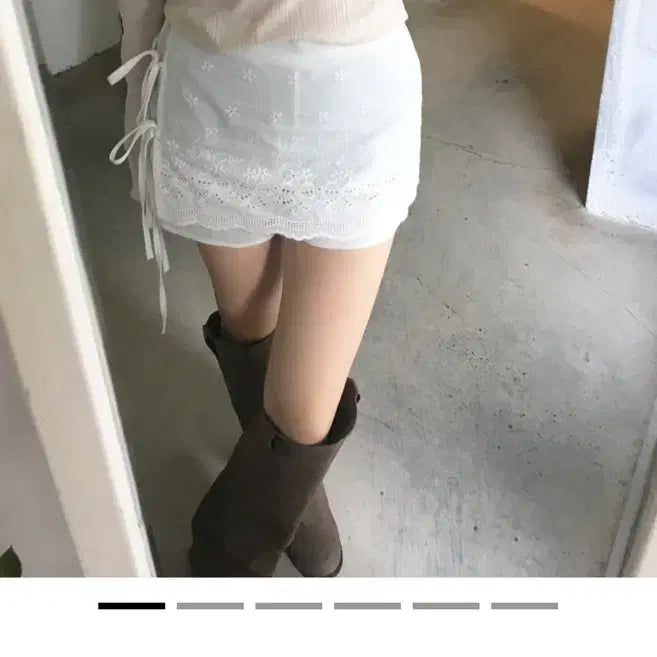 [BUNJANG] Our Cabinet Punching Skirt / 아워캐비넷 펀칭 스커트