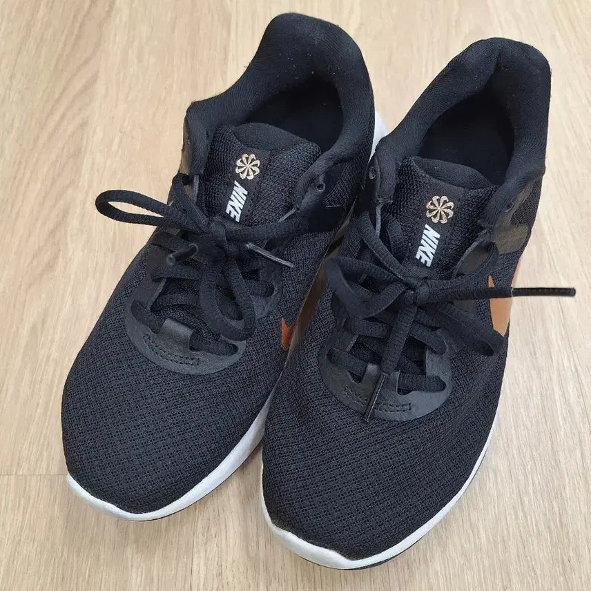 [BUNJANG] Nike Revolution 6 Next Nature Women's Running Shoes - Black/Gold (235mm) / 나이키 레볼루션 6넥스트네이처  (235size)