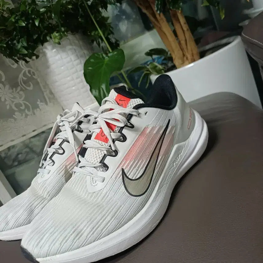 [BUNJANG] Nike Running Shoes White Size 275 / 나이키 런닝화 화이트 275