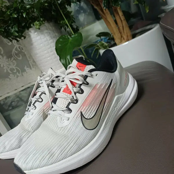 [BUNJANG] Nike Running Shoes White Size 275 / 나이키 런닝화 화이트 275