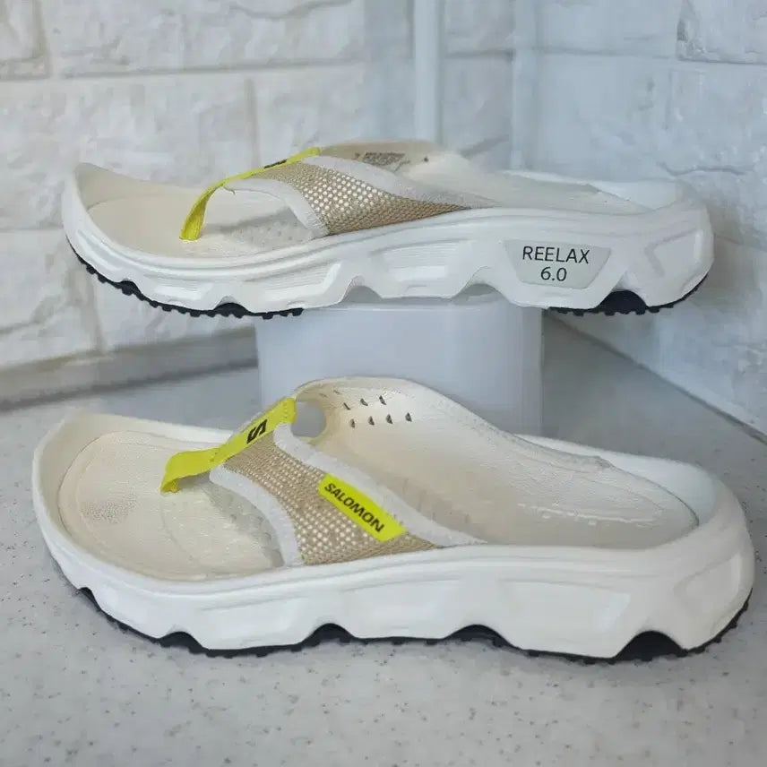 [BUNJANG] Salomon Reelax 6.0 Slides White Size 255 / 살로몬 릴락스 6.0 쪼리 화이트 255