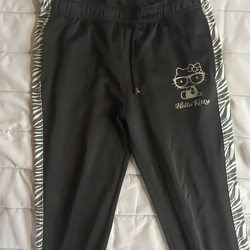 [BUNJANG] Women's Y2K Zebra Hello Kitty Gal Training Pants / 여성 y2k 지브라 헬로키티 갸루 트레이닝 팬츠