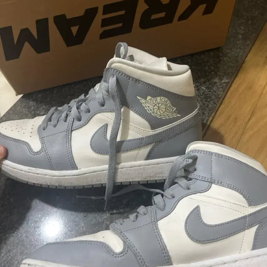 [BUNJANG] Nike Jordan 1 Mid Stealth Sneakers (275mm) / 나이키 조던1 미드