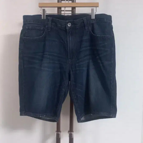 [BUNJANG] Uniqlo Men's Dark Navy Denim Shorts (34-inch) / 유니클로 청반바지 34인치