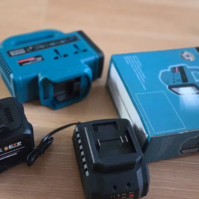 [BUNJANG] 21V Makita Compatible Power Inverter 220V with High-Capacity Battery and Charger / 미사용. 캠핑용. 21볼트 마키타호환 인버터220V+대용량배터리+충전기