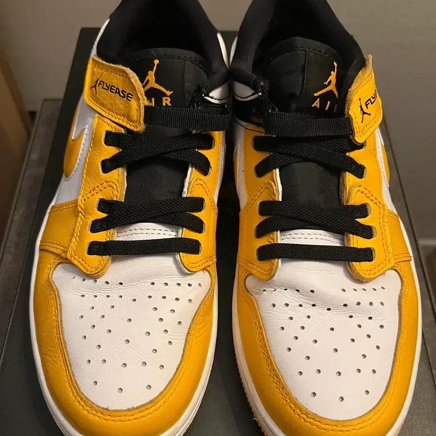 [BUNJANG] Nike Air Jordan 1 Low FlyEase Taxi Sneakers / 조던 1 로우 플라이이즈 택시 275 팝니다.