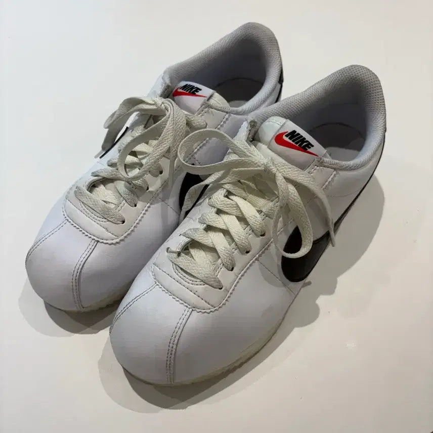 [BUNJANG] Nike Cortez White and Black / [250] 나이키 코르테즈 화이트 앤 블랙