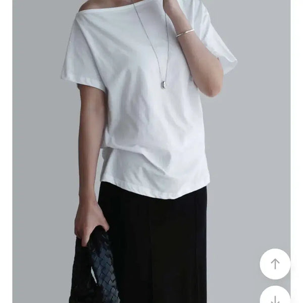 [BUNJANG] Asymmetrical Off-Shoulder T-Shirt / 언발 오프 티셔츠