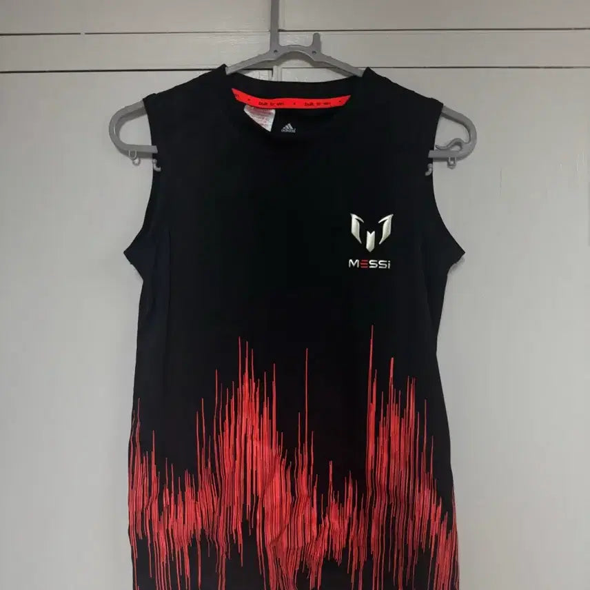 [BUNJANG] Adidas Messi Graphic T-Shirt Black / [정품] 아디다스 메시 그래픽 티셔츠 블랙