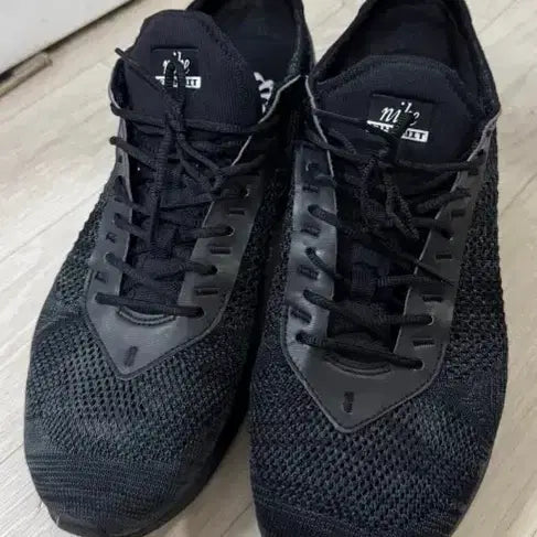 [BUNJANG] Nike Flyknit Black Sneakers (285) / 나이키 플라이니트 블랙 운동화 285