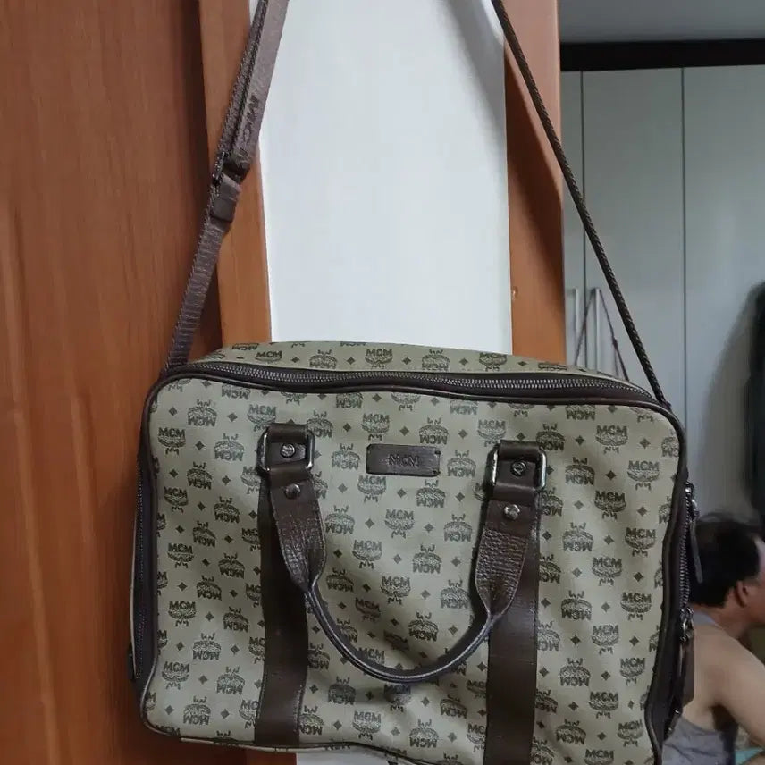[BUNJANG] MCM Logo Pattern Messenger Bag / MCM메신저백